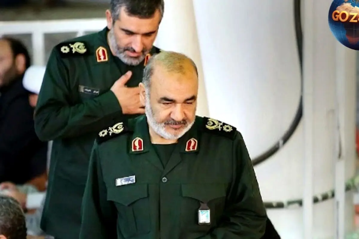 تصویر نادر از دیدار رهبر انقلاب و سردار سلامی در نمایشگاه دستاوردهای سپاه با پهپاد غزه سال ۱۴۰۲