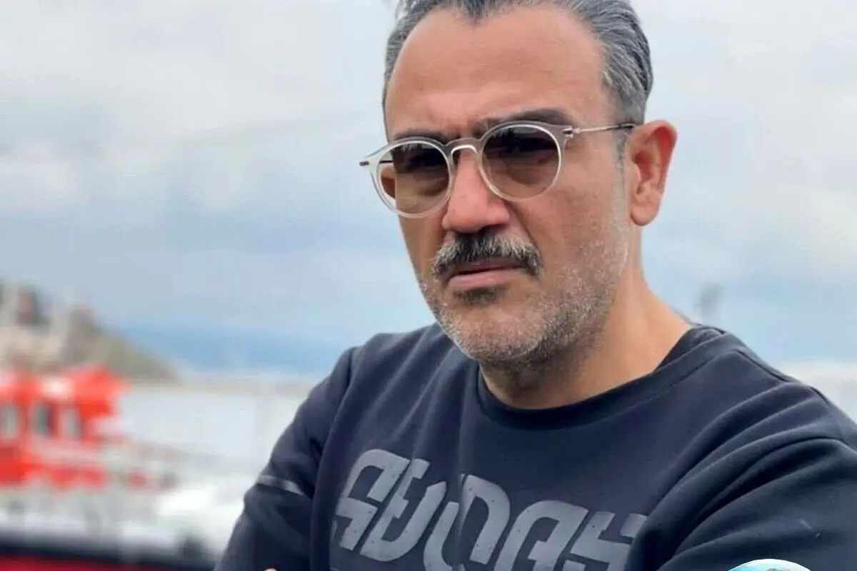 مهران غفوریان با خودروی مرسدس بنز در کارواش؛ سلفی جذاب و آرزوی خودرو لوکس
