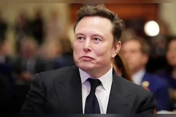 اتاق کار کوچک و ساده ایلان ماسک که شما را شگفت‌زده می‌کند: راز دفتر کم‌حجم مدیر تسلا و اسپیس ایکس