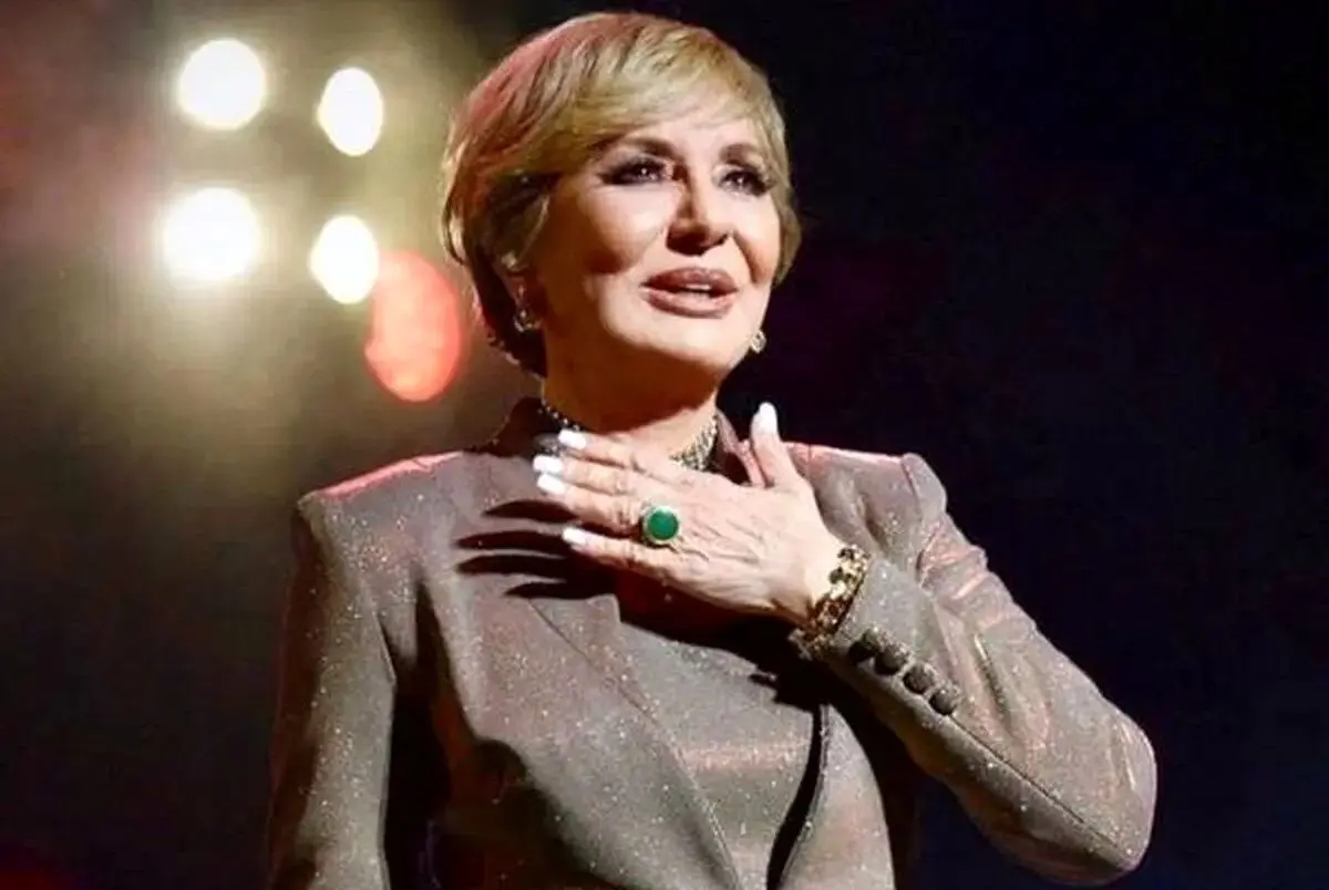 عکس نادر و رنگی شده از گوگوش، فرزان دلجو و شهرام شب پره در کوچه‌های برفی تهران سال 54 | سفر در زمان به دنیای هنر و سینما