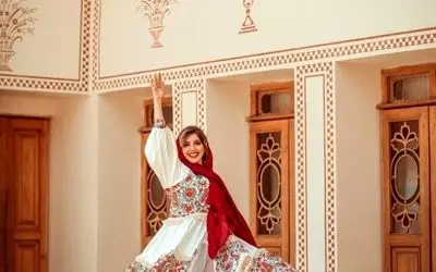 راهنمای جامع و کاربردی برای خرید مانتو سنتی و لاکچری؛ راهی نوین برای شیک‌پوشی ایرانی