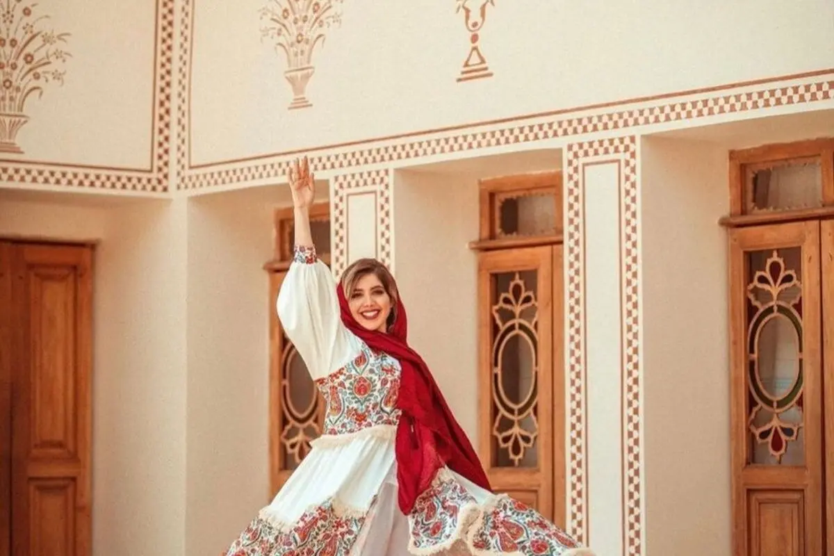 راهنمای جامع و کاربردی برای خرید مانتو سنتی و لاکچری؛ راهی نوین برای شیک‌پوشی ایرانی