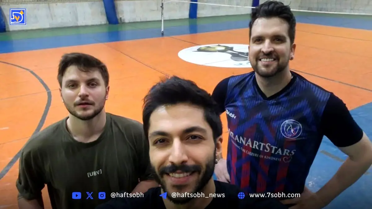 حضور مشترک دارا حیایی، کیسان دیباج و محسن نیکوسخن در بازی والیبال؛ لحظه‌ای پرانرژی از چهره‌های محبوب هنر و مدلینگ