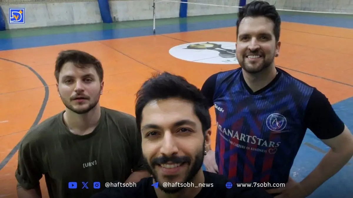 حضور مشترک دارا حیایی، کیسان دیباج و محسن نیکوسخن در بازی والیبال؛ لحظه‌ای پرانرژی از چهره‌های محبوب هنر و مدلینگ