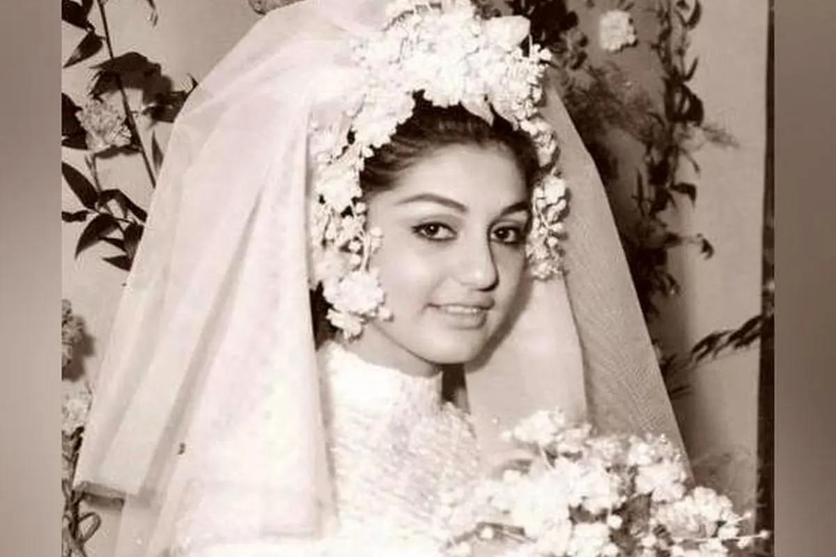 گل‌آرایی ساده و باشکوه در مراسم اولین عروسی گوگوش؛ تزیین با گل‌های سفید و فضای دلنشین