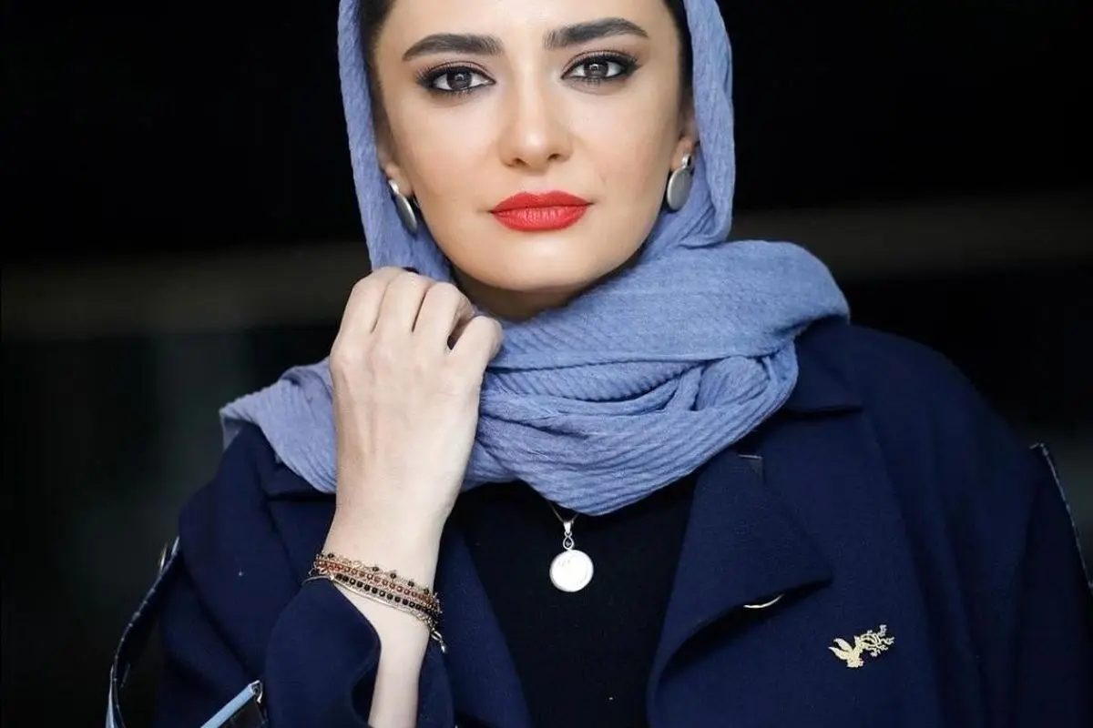استایل منحصربفرد لیندا کیانی با بوتهای بلند و کیف رنگی در جدیدترین تصاویر اینستاگرام