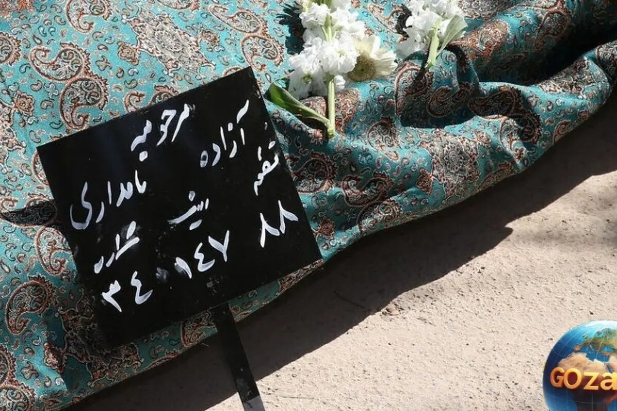 تصاویر غم‌انگیز و چهره‌های اندوهگین هنرمندان در مراسم سالگرد درگذشت آزاده نامداری + عکس‌های دیدنی