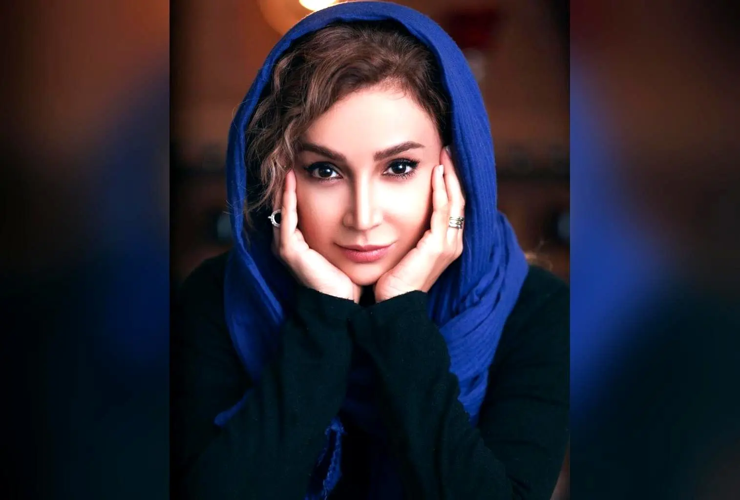 کافه‌ای در دبی با طراحی هنری و کلاسیک؛ شبنم قلی‌خانی در کنار فضای دل‌نشین