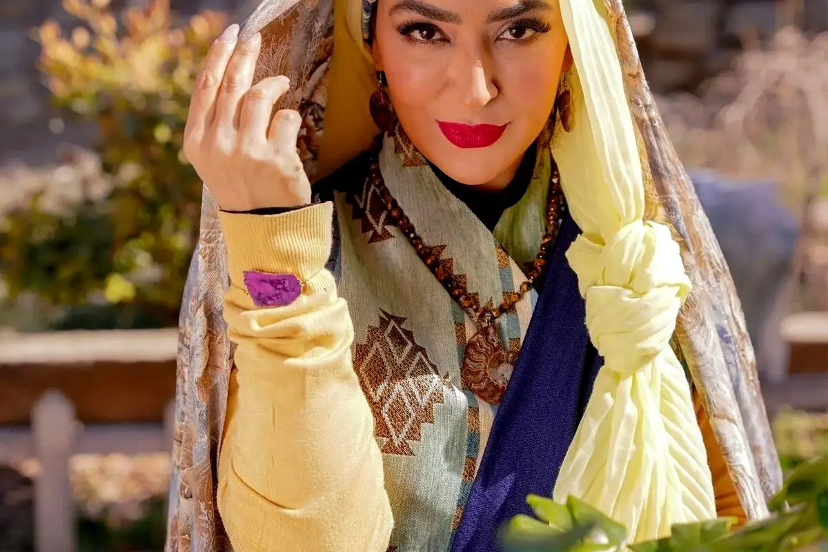 مانتوی متفاوت و عجیب فریبا طالبی؛ استایلی خاص و برش‌های نوآورانه در صفحه اینستاگرام بازیگر معروف