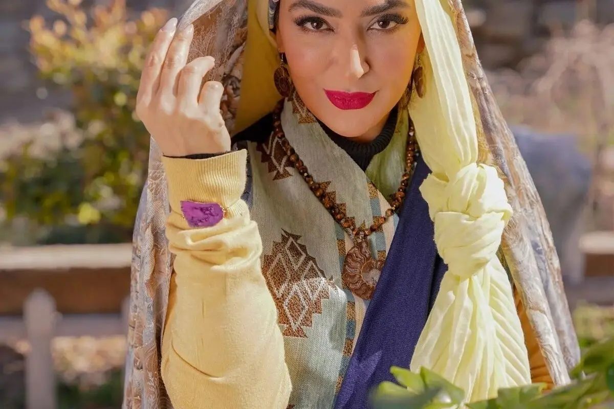 مانتوی متفاوت و عجیب فریبا طالبی؛ استایلی خاص و برش‌های نوآورانه در صفحه اینستاگرام بازیگر معروف