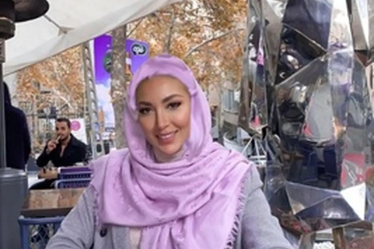 تصویر جذاب چیدمان میز خانم مینا مختاری، همسر بهرام رادان، با ظروف منحصربه‌فرد و استایل خاص در کنار داستان موفقیت او در صنعت مد و فشن