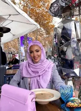 تصویر جذاب چیدمان میز خانم مینا مختاری، همسر بهرام رادان، با ظروف منحصربه‌فرد و استایل خاص در کنار داستان موفقیت او در صنعت مد و فشن