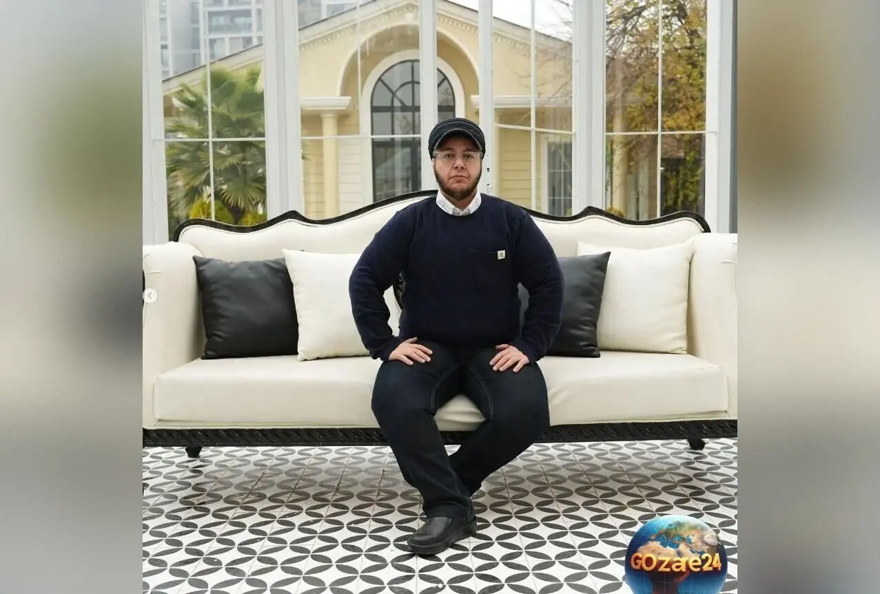 نگاهی به آپارتمان مجردی مازیار لرستانی با طراحی ادبی، تابلوهای فُروهر و کتابخانه عظیم