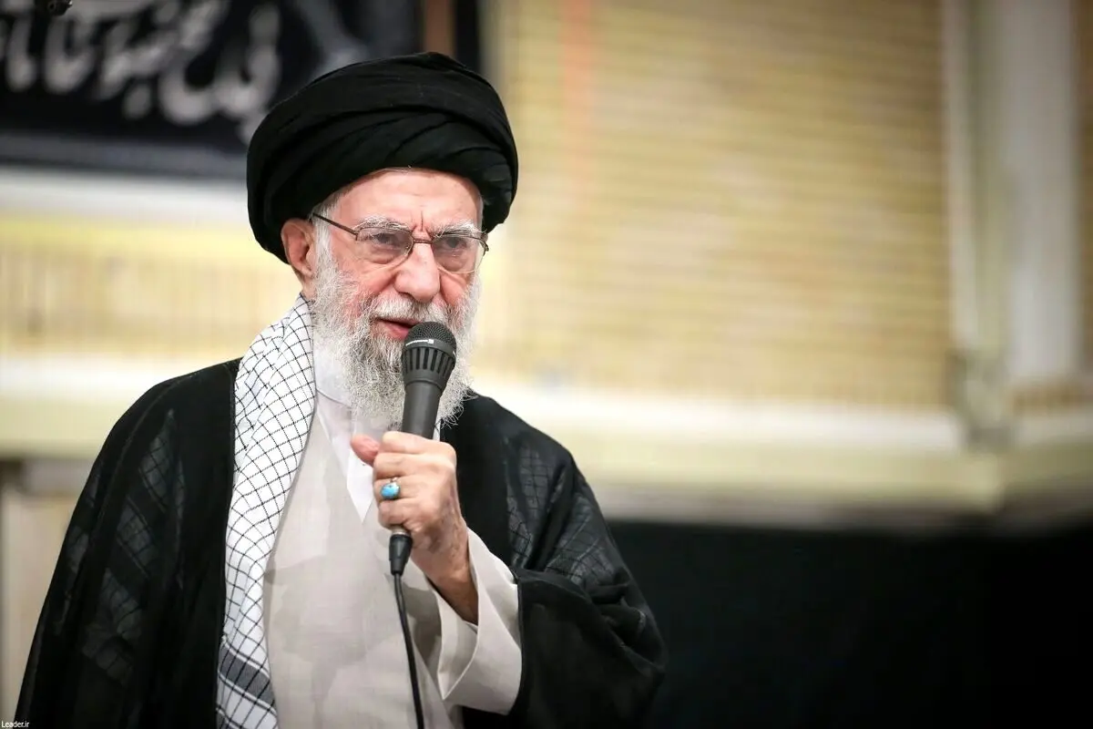 تصویری قدیمی از ۱۲ سالگی رهبر انقلاب در مصاحبه روزنامه اطلاعات سال ۱۳۶۴