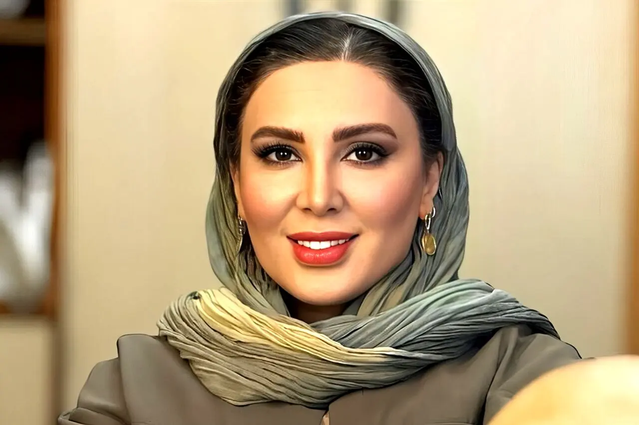 استایل شیک لیلا بلوکات با مانتو آبی کاربنی!
