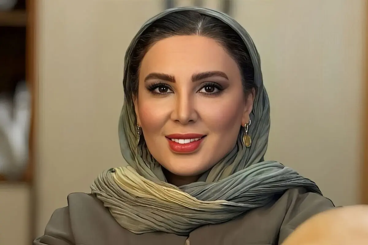 استایل شیک لیلا بلوکات با مانتو آبی کاربنی!