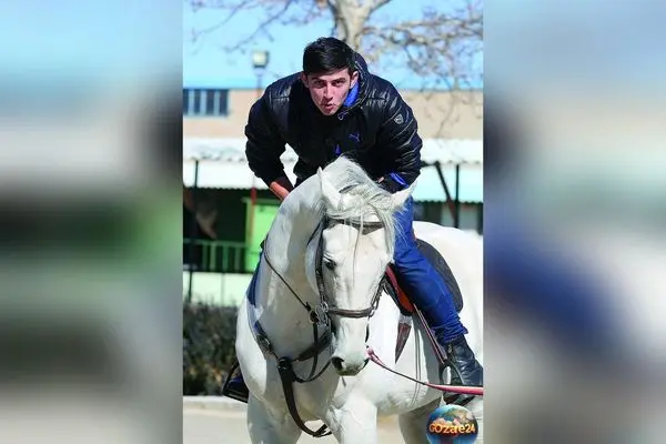 سردار آزمون از اولین تجربه اسب‌سواری‌اش در 7 سالگی و آموزش پس از سقوط