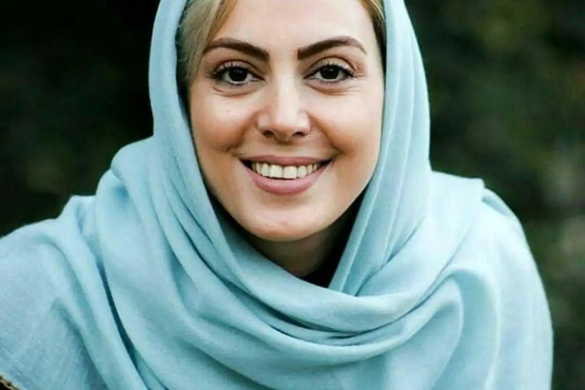 عکس خاص نیلوفر شهیدی در کنار مادر و همسرش در طبیعت؛ لحظهای رمانتیک و خانوادگی در مال
