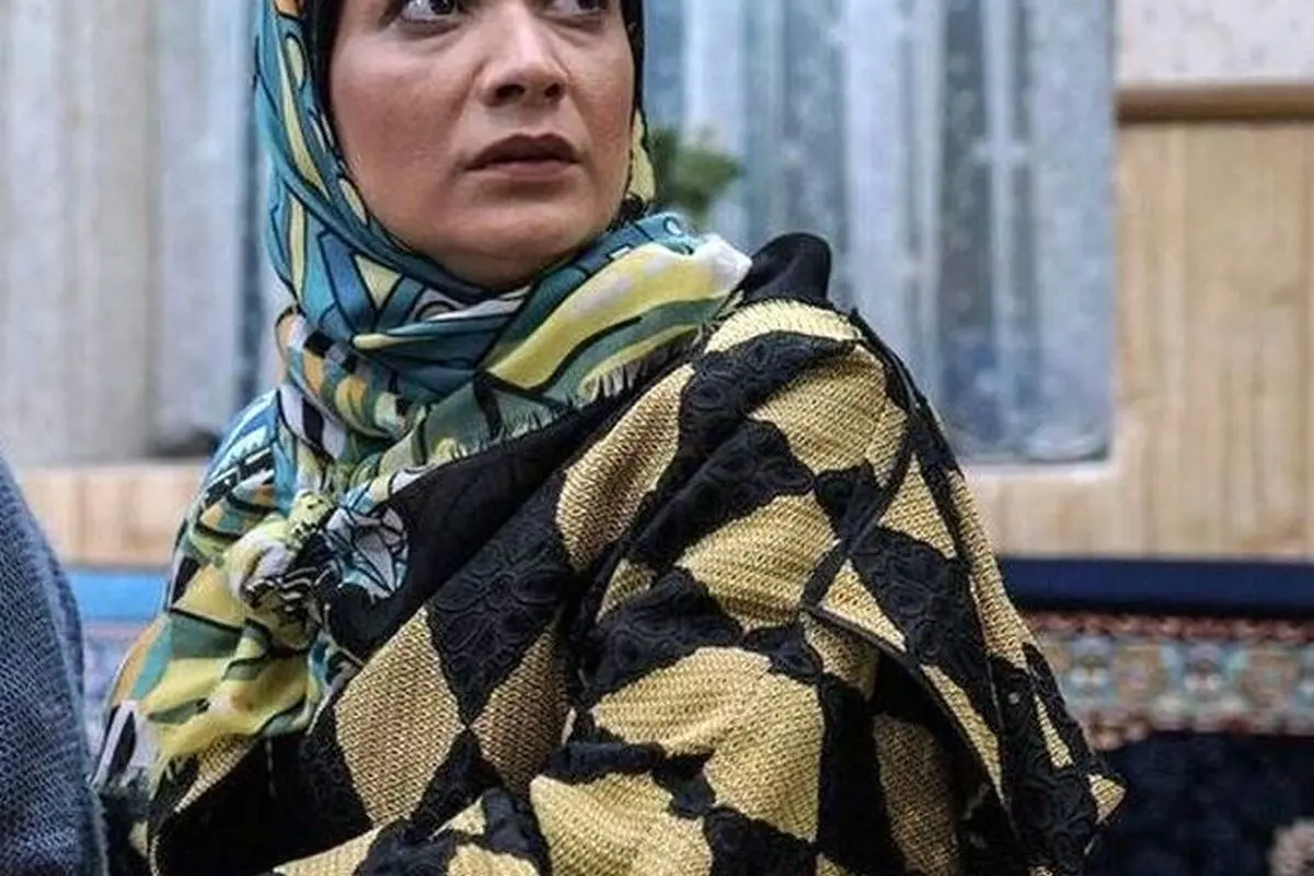 در میز کار نسرین نصرتی فهیمه سریال پایتخت: خواهر حاج نقی معمولی با رنگ و قلم؛ عکس و جزئیات