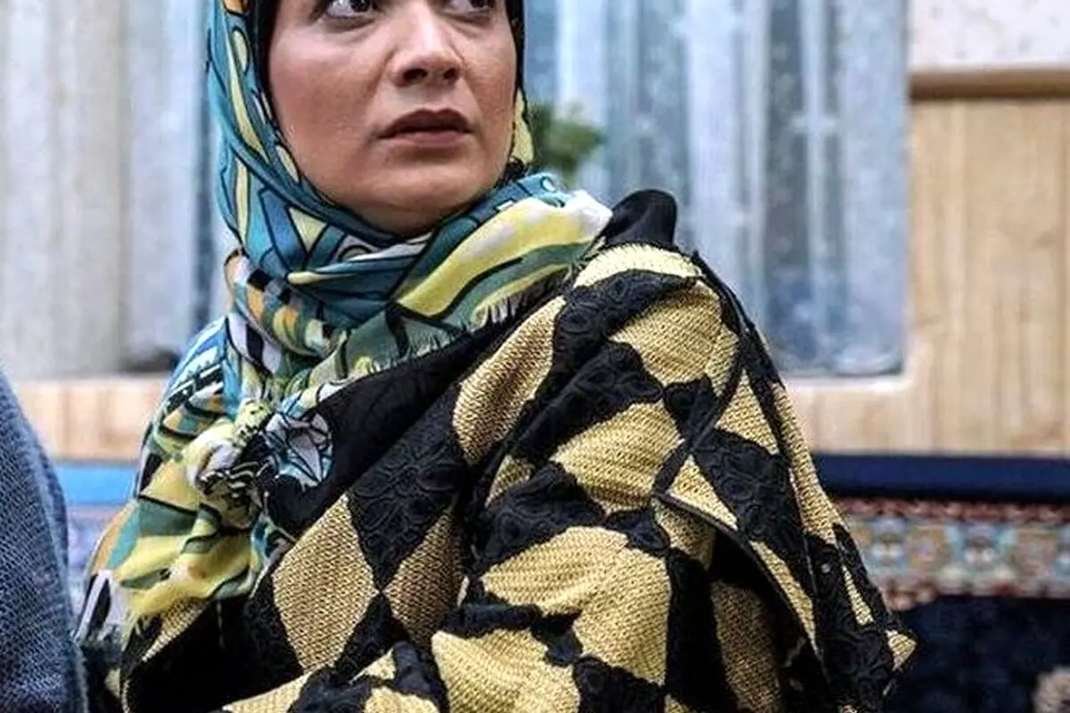 در میز کار نسرین نصرتی فهیمه سریال پایتخت: خواهر حاج نقی معمولی با رنگ و قلم؛ عکس و جزئیات