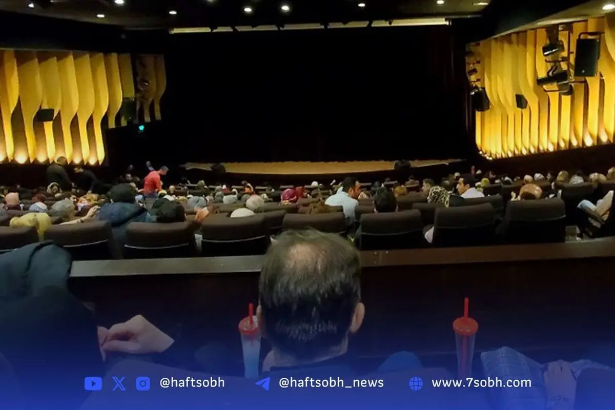 شبی که سالن، خانه‌ قصه‌ها شد: لحظه‌های درون تاریکی و ارتباط عمیق مردم در دل خاموشی