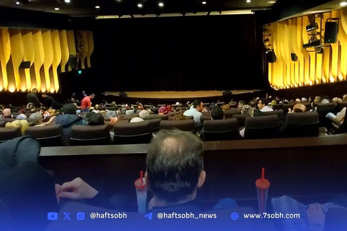 شبی که سالن، خانه‌ قصه‌ها شد: لحظه‌های درون تاریکی و ارتباط عمیق مردم در دل خاموشی