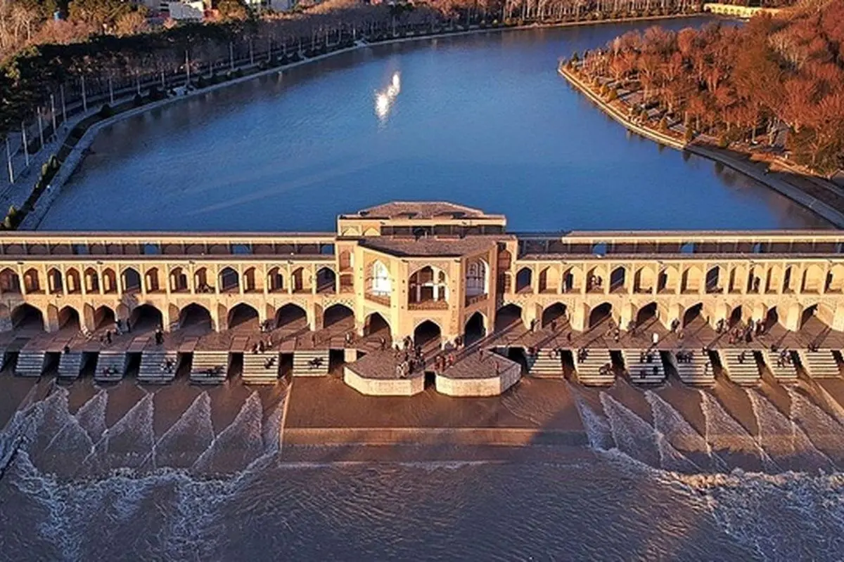 تصویر تاریخی کمنظیر از پل خواجو در اصفهان سال ۱۳۰۵؛ نمادی از تاریخ، هنر و فرهنگ ایرانی