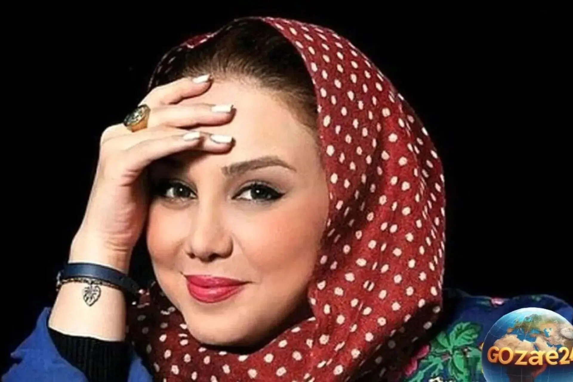 بهنوش بختیاری با ژست‌های خاص و عجیب یلدایی؛ انار و بستنی کیم در شب جشن‌های ایرانی