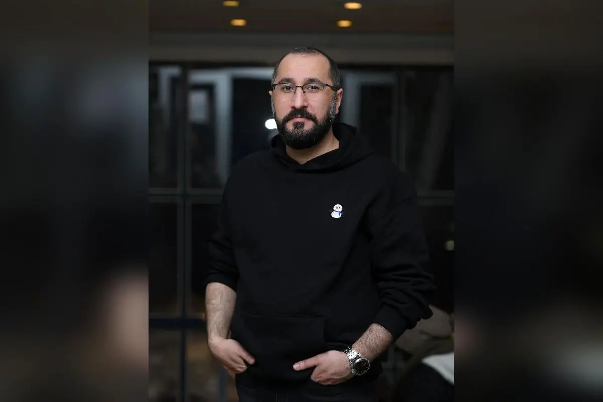آریان رضایی با «بازیهای شبانه» پس از ۶ سال به صحنه میآید در مجموعه تئاتر لبخند