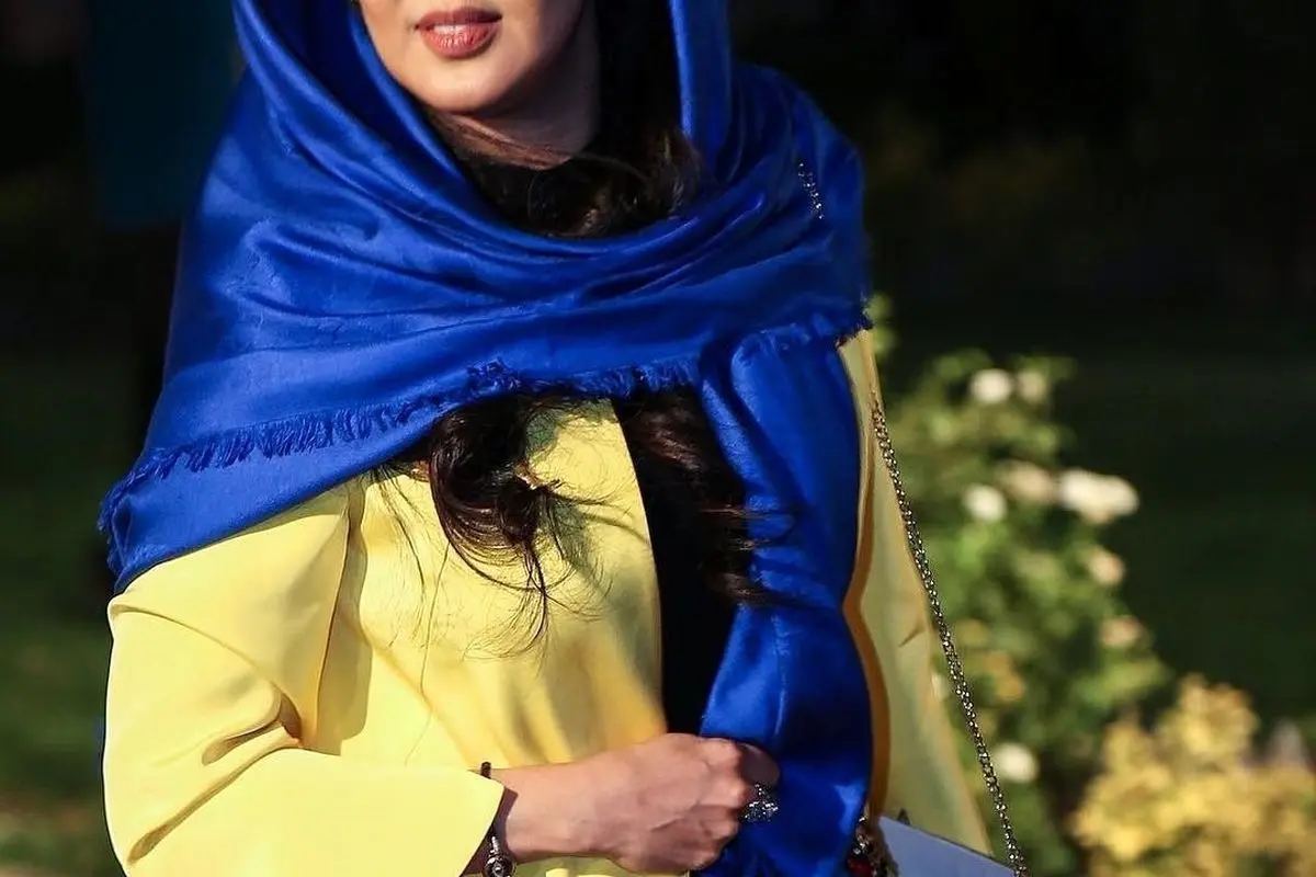 لیلا بلوکات در کنار سگ و گربه‌اش با ماشین لوکس و لاکچری + عکس‌های عاشقانه و دیدنی