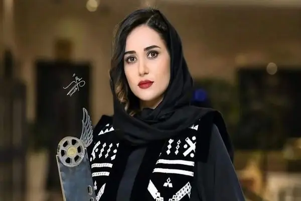 تصاویر جدید و زیبا از پریناز ایزدیار در شب مهتابی با حال و هوای عاشقانه