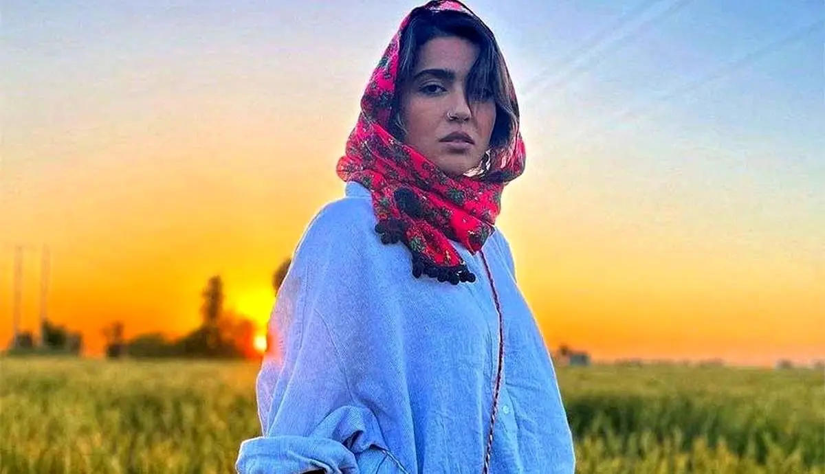شباهت شگفت‌انگیز مونا کرمی به مادر جوانش + تصویر جالب