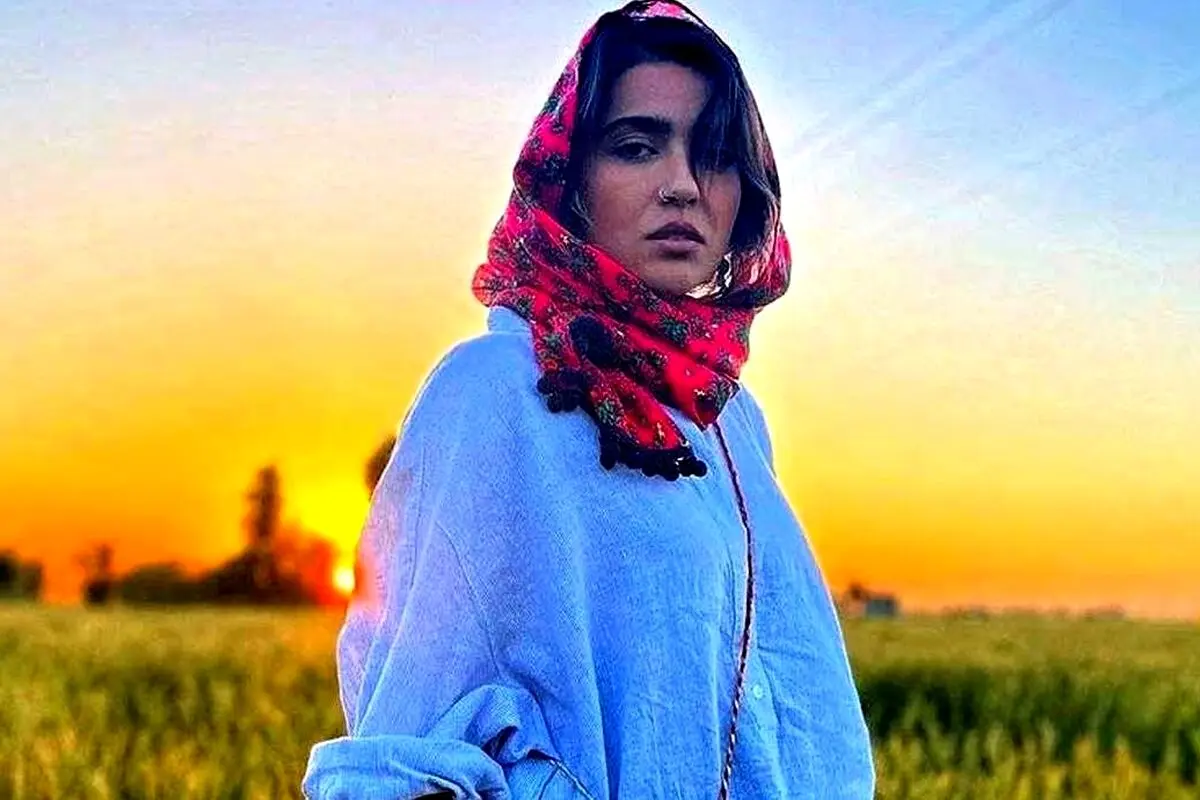 شباهت شگفت‌انگیز مونا کرمی به مادر جوانش + تصویر جالب