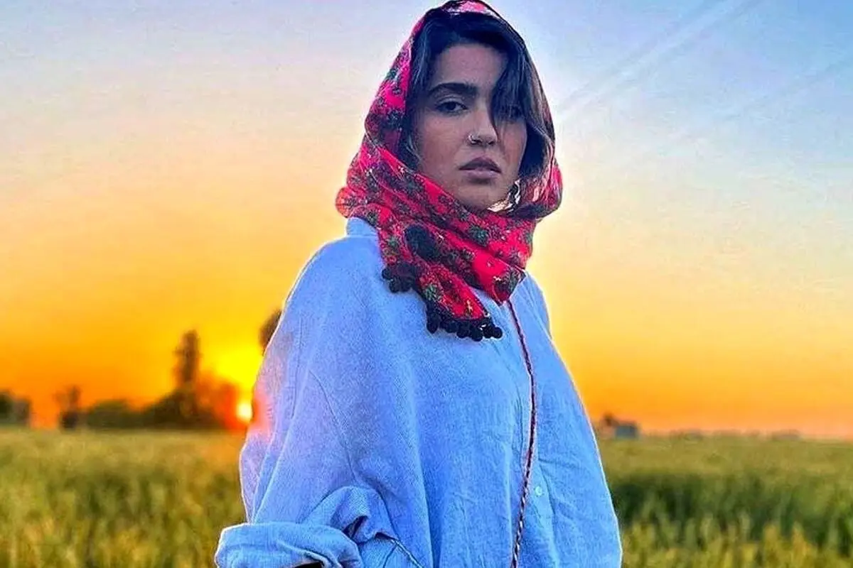 شباهت شگفت‌انگیز مونا کرمی به مادر جوانش + تصویر جالب