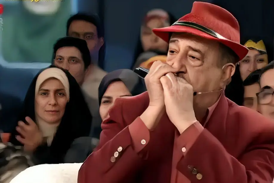 آواز و سازدهنی منوچهر آذری در برنامه ۱۰۰۱ با اجرای محسن کیایی | بازگشت افتخارآمیز به موسیقی روحوضی