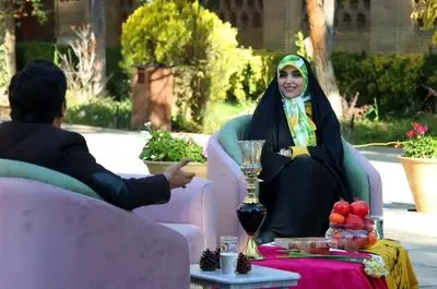 تصویری که مژده لواسانی همراه با پدرش در حافظیه و سعدیه شیراز منتشر کرد؛ عکاس هم حضرت مادر