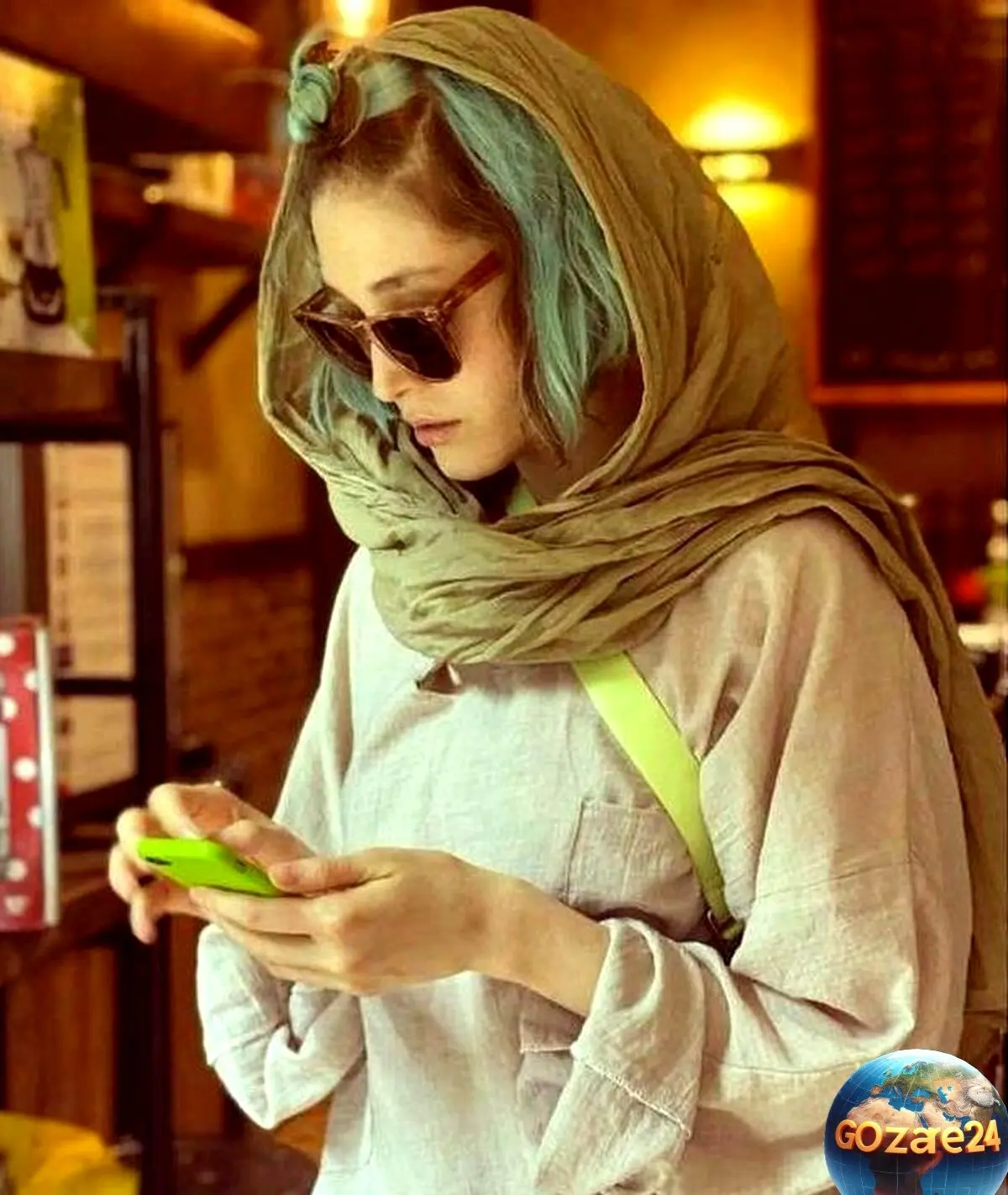 عکس جدید فرشته حسینی و نوید محمدزاده در کنار ماشین و ساحل دریا با استایل لوکس