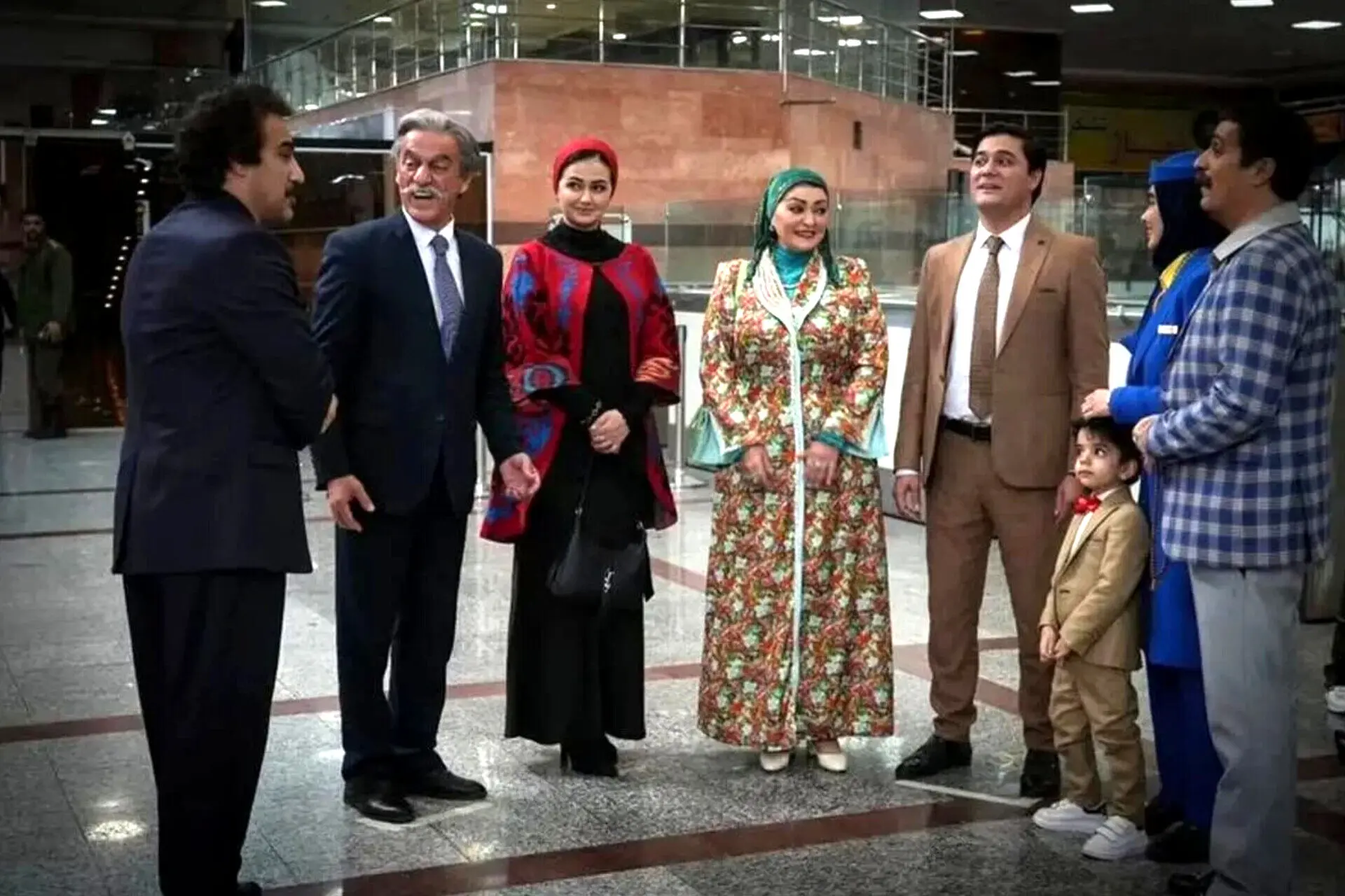 با ورود خانواده‌ای چهار نفره از تاجیکستان به پایتخت ۷، پیوند فرهنگی ایران و تاجیکستان روی آنتن رفت؛ از تتوی سر تا نان و نمک ایرانی!