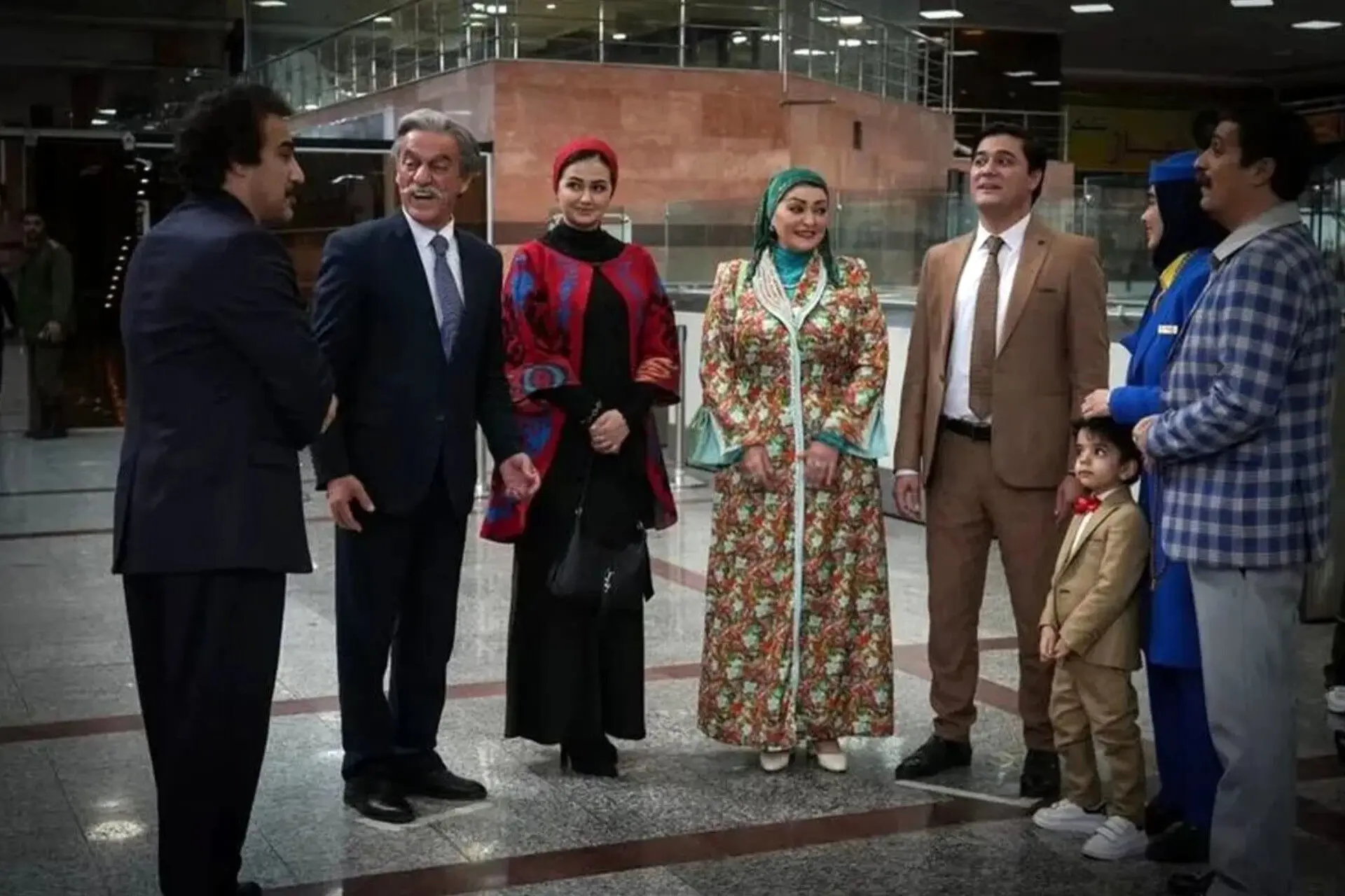 با ورود خانواده‌ای چهار نفره از تاجیکستان به پایتخت ۷، پیوند فرهنگی ایران و تاجیکستان روی آنتن رفت؛ از تتوی سر تا نان و نمک ایرانی!