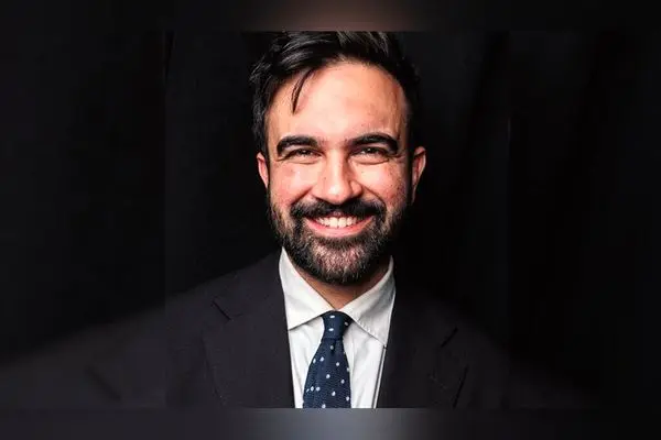 زهران ممدانی در تردید میان زندگی ساده در آپارتمان ۲۳۰۰ دلاری و اقامت در عمارت ۲۲۶ساله لوکس نیویورک