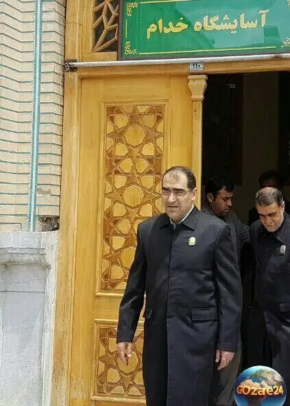 چهره‌های سرشناس ایرانی که لباس خادمی امام رضا(ع) را بر تن کردند؛ از ظریف و عراقچی تا ورزشکاران و هنرمندان