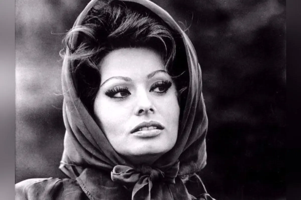 ویلای لوکس سوفیا لورن در حومه رم با ۵۰ اتاق، باغ انگور و پله‌های مرمرین؛ داستان ساخت و زندگی ستاره سینما