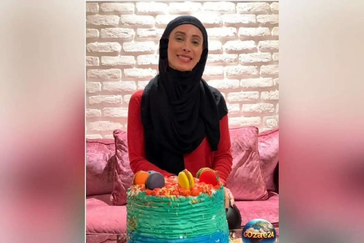 تصاویر لو رفته از دکور خانه سحر زکریا در سریال جدید مهران مدیری؛ مبلمان چرم قهوه‌ای، شومینه سلطنتی و آینه قدیمی دیوارکوب