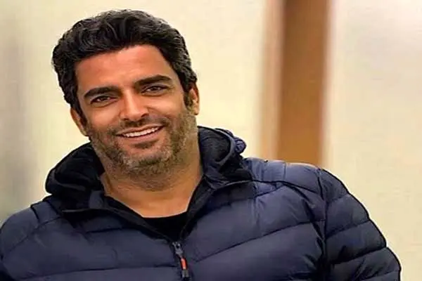 تصاویر جدید از دکوراسیون اتاق کار منوچهر هادی با تزیین قاب‌های زیبا و طراحی داخلی منحصربفرد