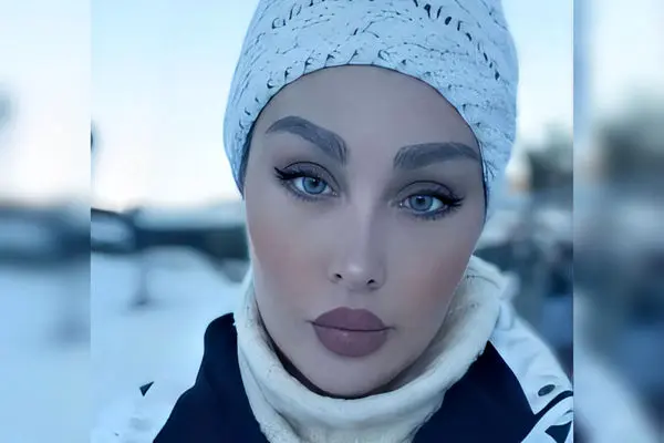 بیوگرافی طلا گلزار؛قیافه واقعی طلا گلزار بعداز کلی تلاش برای پنهان کردن چهره اصلی اش در جشنواره کم 2025 افشا شد!