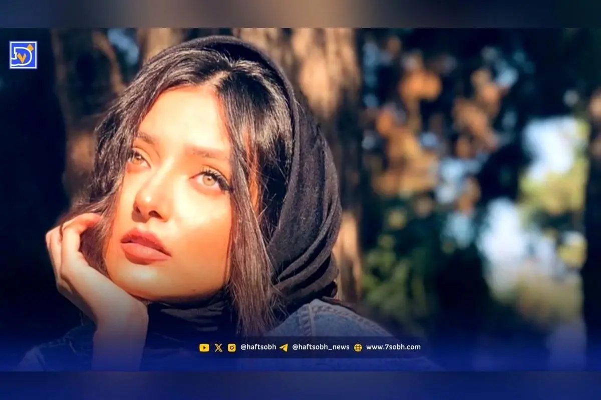 نورا محقق در مراسم اکران "مجنون" با استایل مشکی درخشان و توجه رسانه‌ها را جلب کرد