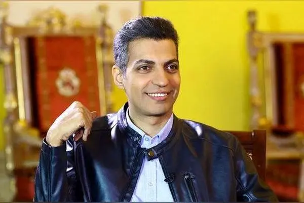 آینه‌های طلایی لوکس و مدرن؛ دکوری مجلل اما قدیمی در دیدار عادل فردوسی‌پور و مژده خانم