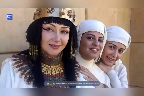 تصویر مراسم تجلیل از بازیگران سریال یوسف پیامبر در سال ۱۳۸۸ با حضور کتایون ریاحی، زهیر یاری و پروانه معصومی