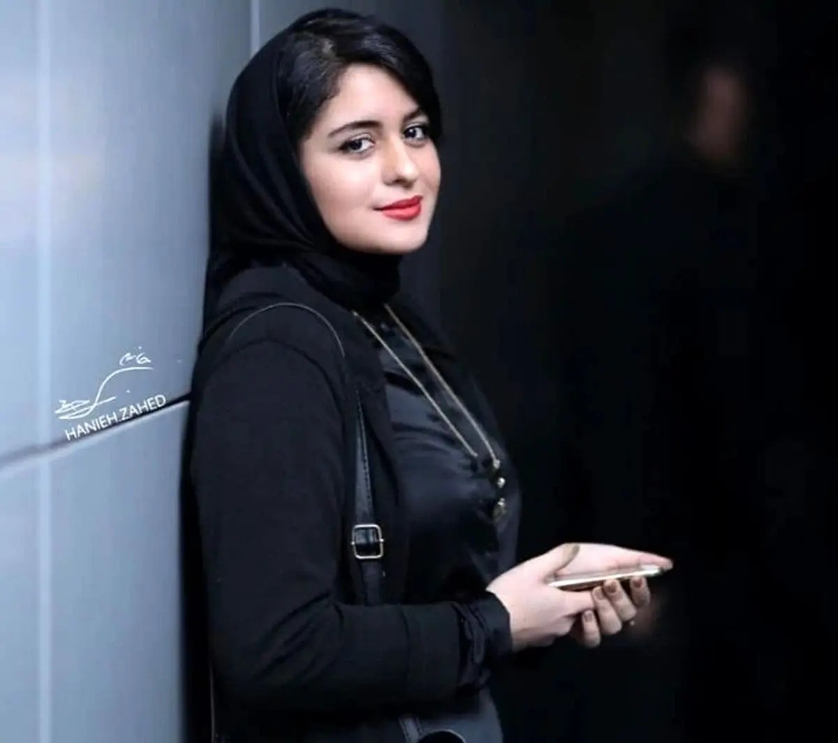 استایل جسورانه و متفاوت فاطیما بهارمست در مراسم رسمی؛ موهای پریشان و ظاهر چشم‌نواز + عکس