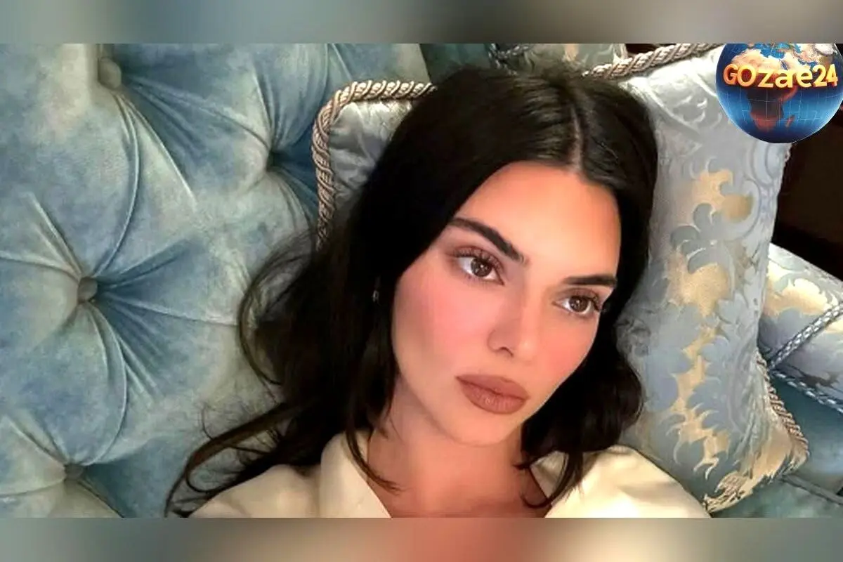 کندال جنر با استایل متفاوت و روسری کوچک، سوپرمدل جهانی در هفته مد پاریس را شگفت‌زده کرد!